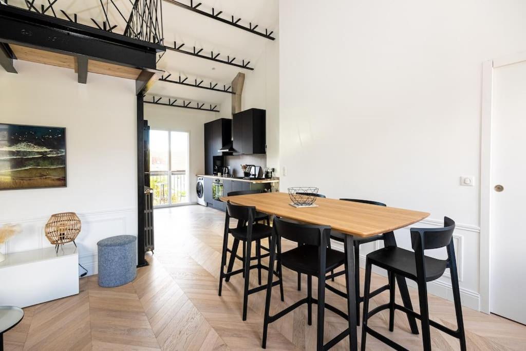 Superbe Appartement Facon Loft A 2 Pas Du Centre ! La Rochelle  Exterior photo